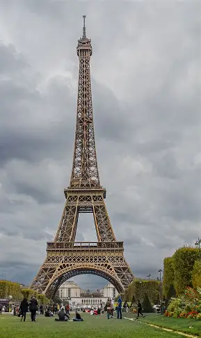 Eiffel Tower in the day time